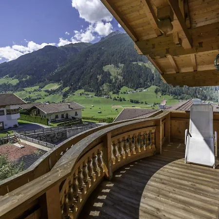 In Stubai Valley Near Slopes Нойштифт-им-Штубайталь